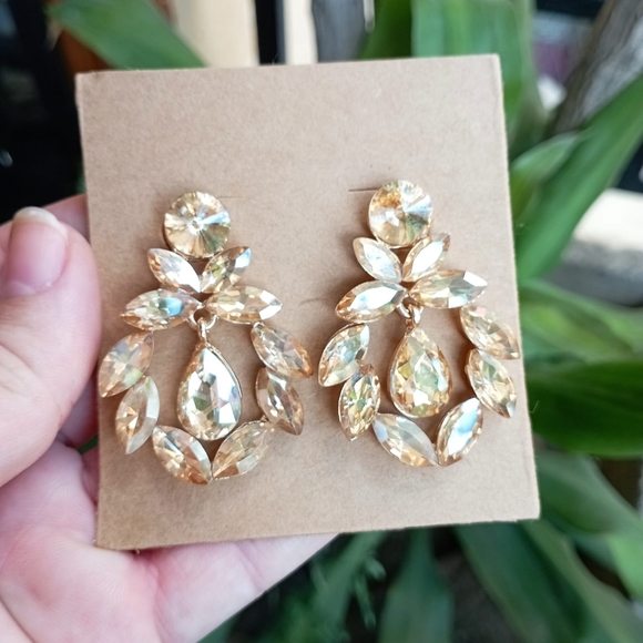 Champagne Earrings - Picture 6 of 7